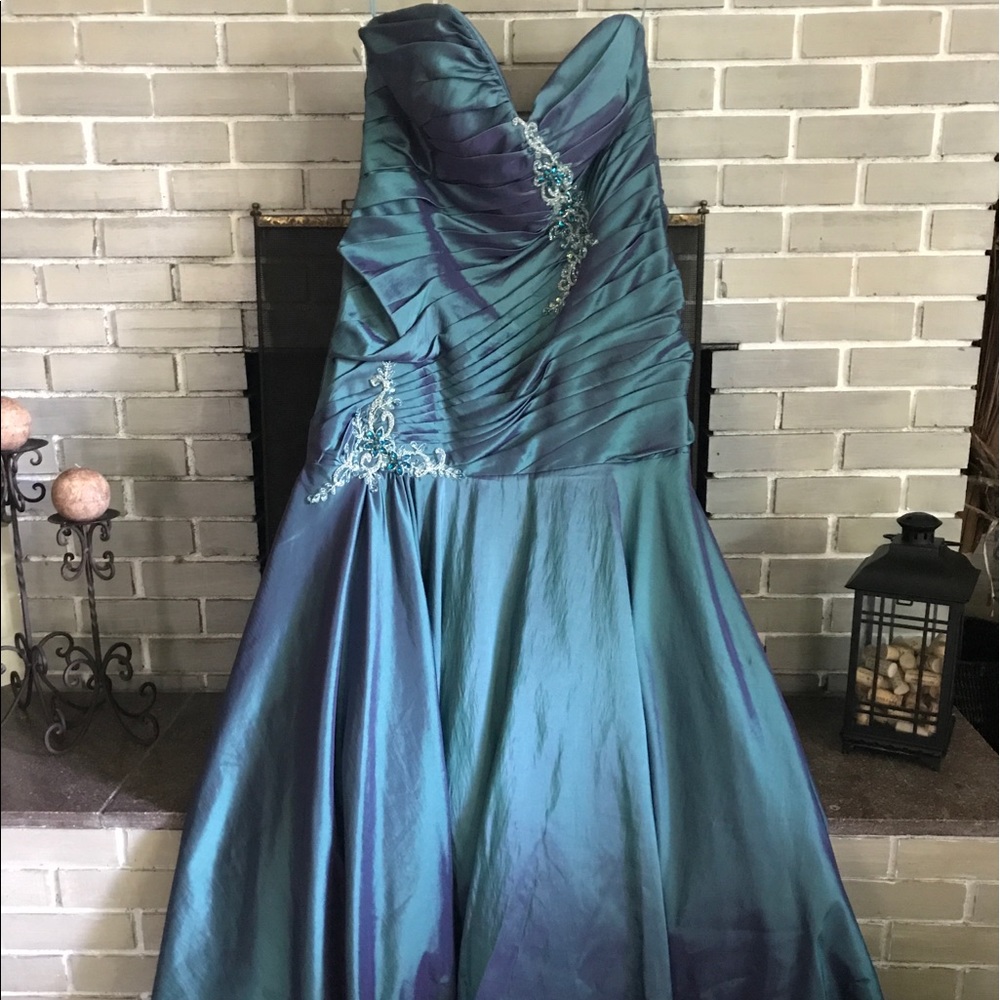 Mystique floor-length formal Green/purple haze 20